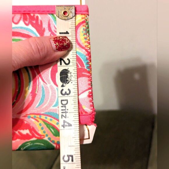 Lilly Pulitzer NWT Drink Hugger Featured in all Nighter - Picture 3 of 9